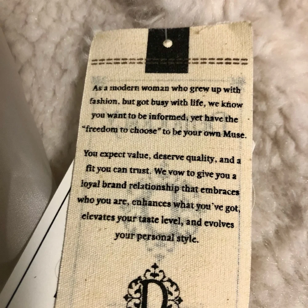 NWT Democracy Ivory Colored Faux Fur with Two Front Pockets - Picture 6 of 8